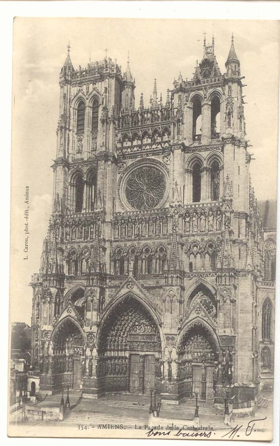 Amiens CPA La facade de la cathedrale