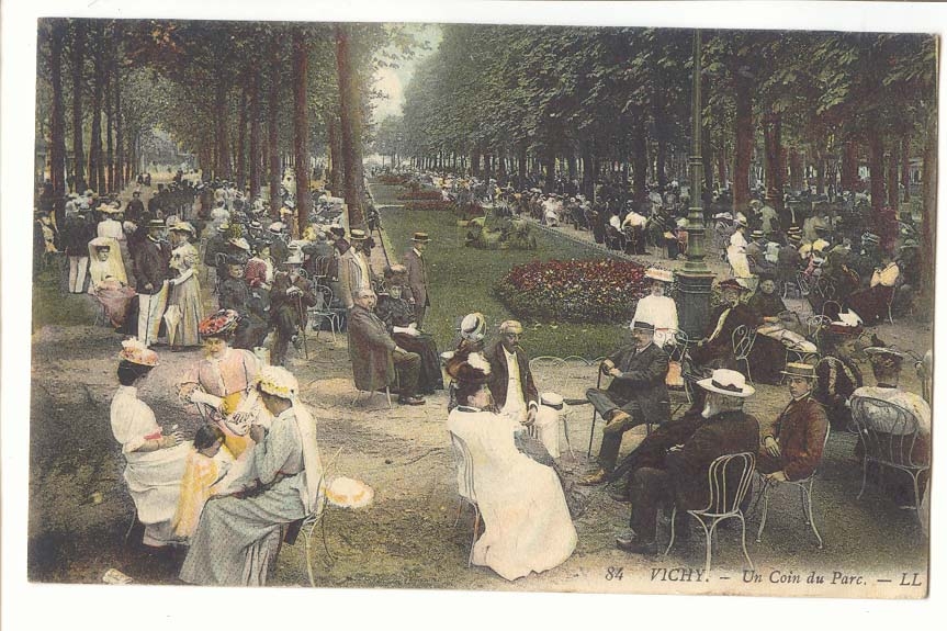 Vichy CPA Un coin du parc