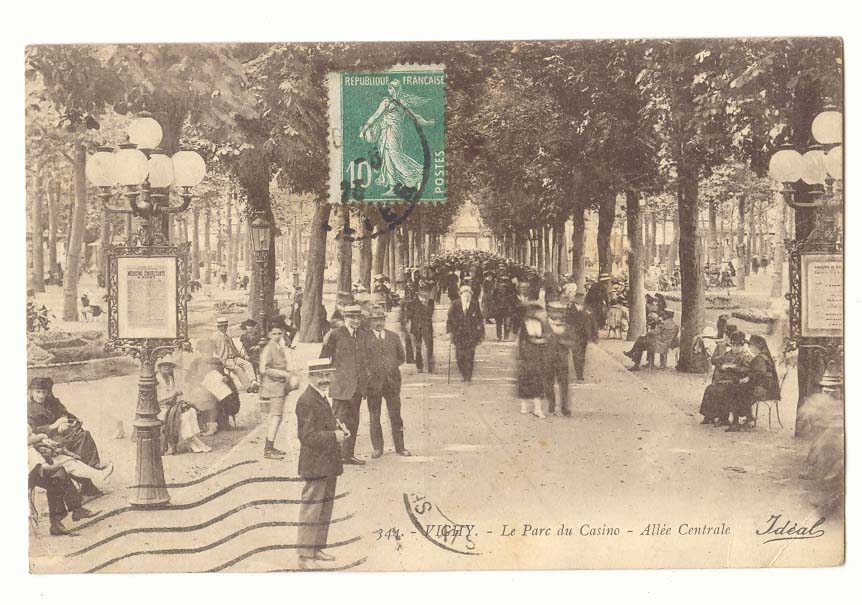 Vichy CPA Le parc du casino Allee centrale