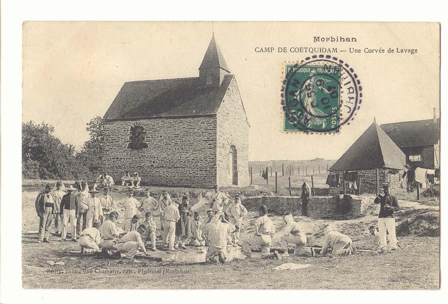 CAmp de Coetquidan CPA une corvee de lavage (militaria)