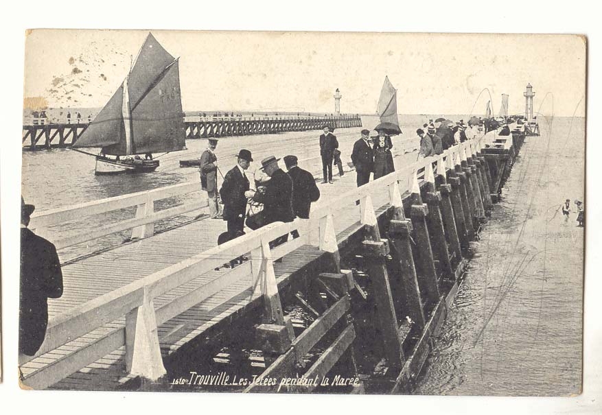 Trouville CPA Les jetees pendant la maree