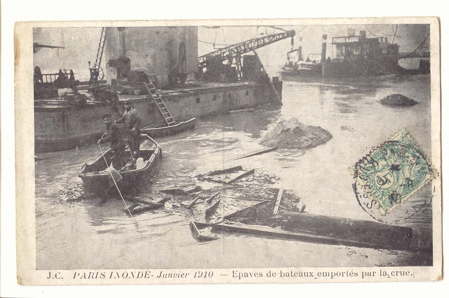 Paris inonde CPA Janvier 1910 Epaves de bateaux emportes par la crue