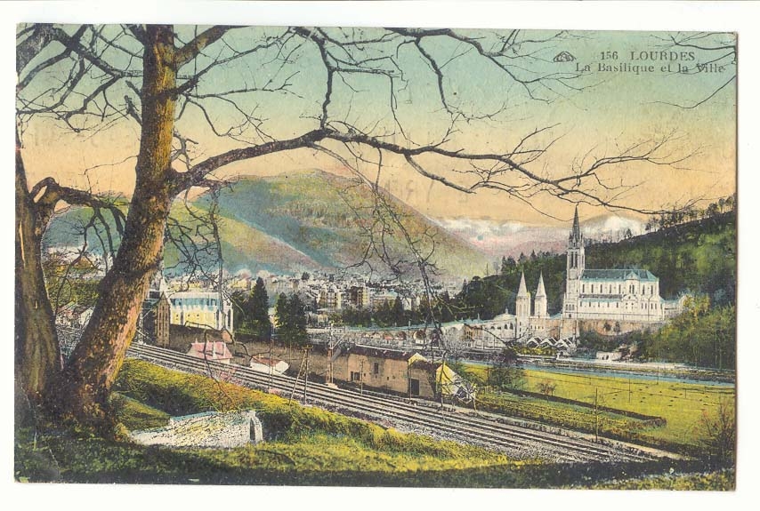 Lourdes CPA La basilique et la ville