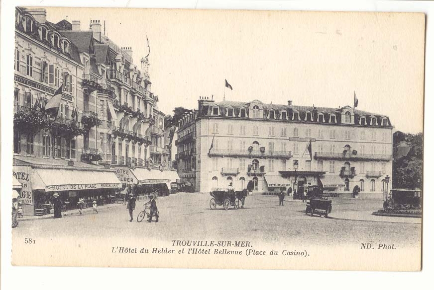 Trouville CPA l'hotel du Helder et l'hotel Bellevue (place du casino)