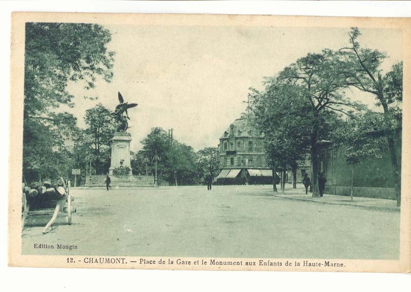 Chaumont CPA Place de la Gare et le monument aux enfants de la Haute Marne