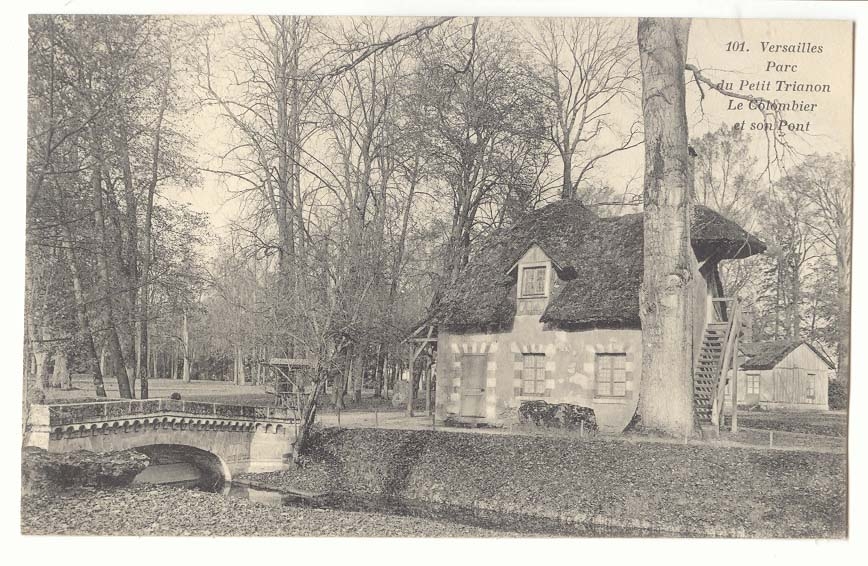 Versailles CPA Parc du petit Trianon Le colombier et son pont
