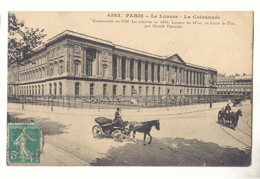 Paris (1er) CPA Le Louvre La colonnade