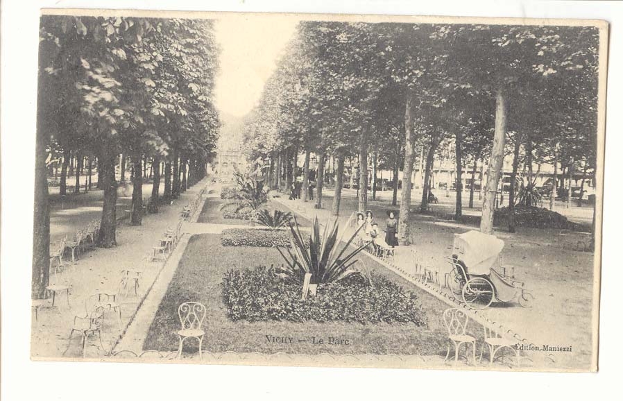 Vichy CPA Le parc