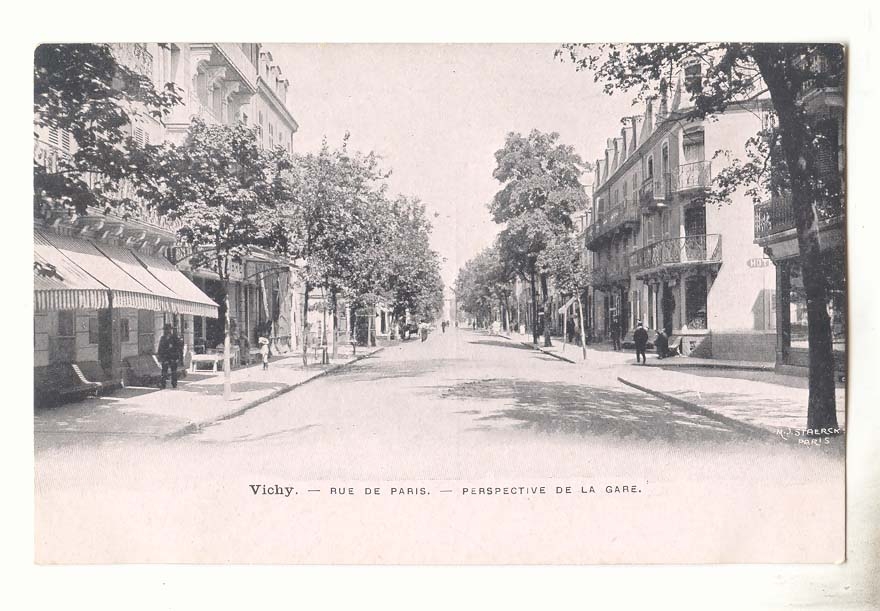 Vichy CPA Rue de Paris Perspective de la gare