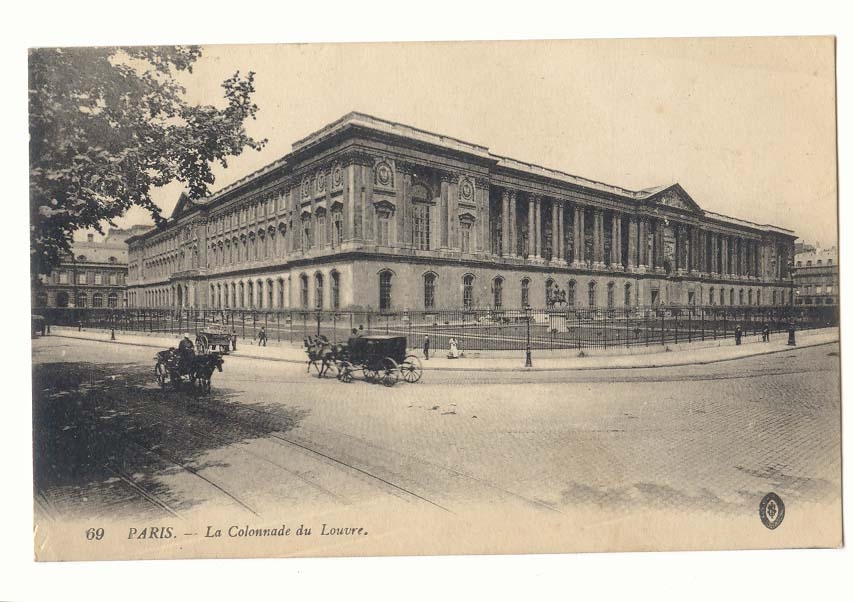Paris (1er) CPA La colonnade du Louvre