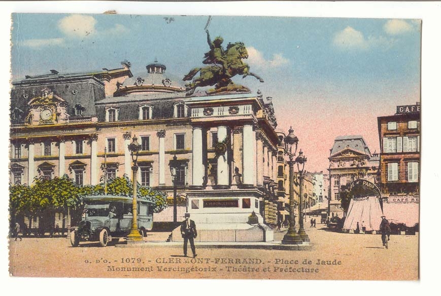 Clermont Ferrand CPA Place de Jaude Monument Vercingetorix Theatre et prefecture