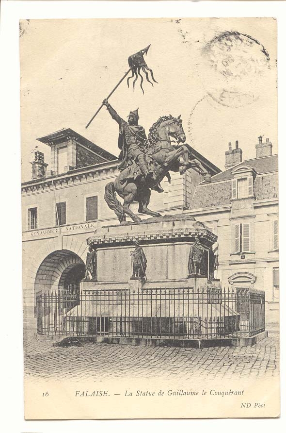 Falaise CPA La statue de Guillaume le conquerant