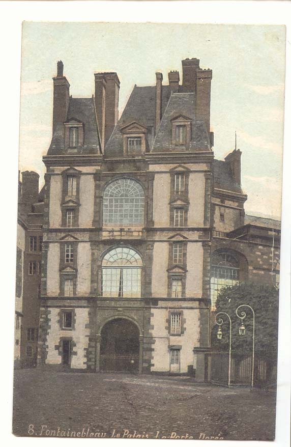 Fontainebleau CPA Le palais La porte doree
