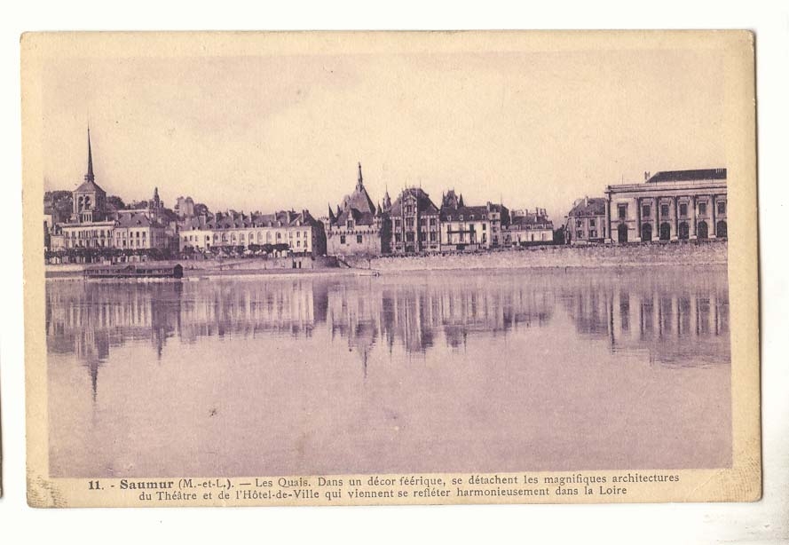 Saumur CPA Les quais Dans un decor feerique se detachent les magnifiques architectures du theatre et de l'hotel 