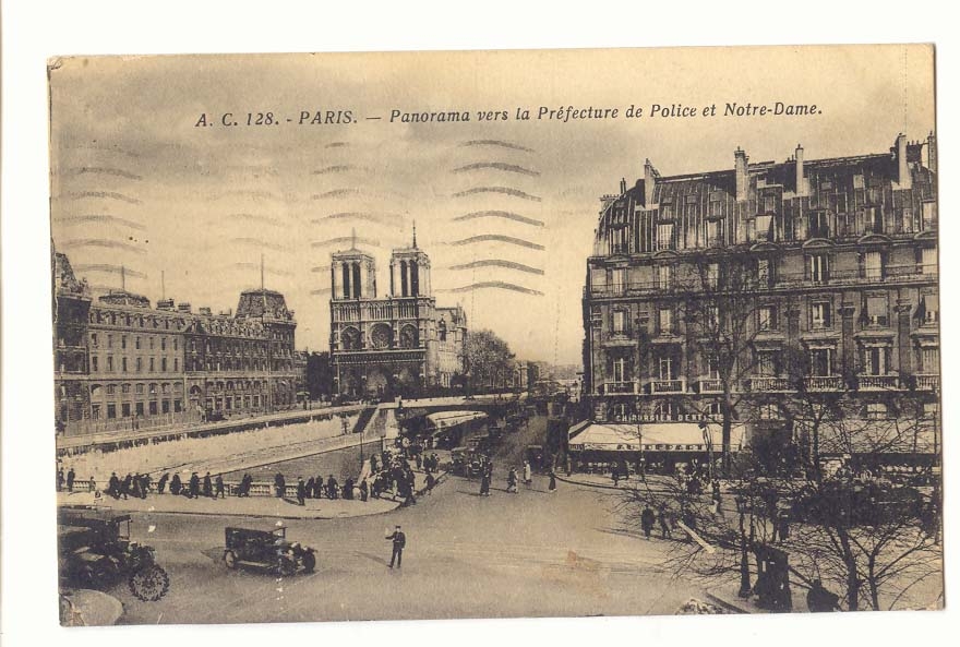 Paris (4eme) CPA Panorama vers la Prefecture de Police et Notre DAme