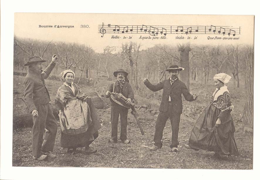 Auvergne CPA La bourree (danse)
