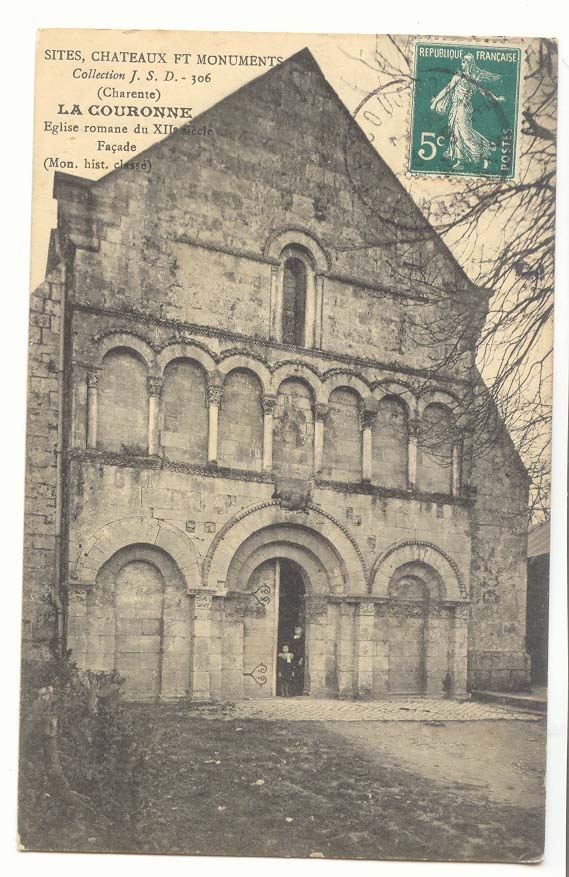 La Couronne CPA Eglise romane du 12eme FAcade