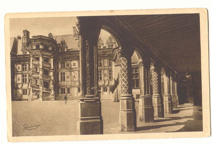 Blois CPA Le chateau la colonnade et l'aile Francois 1er