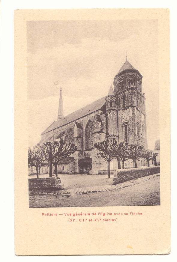 Poitiers CPA Vue generale de l'eglise avec sa fleche 