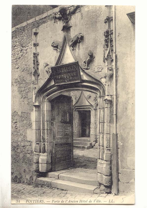 Poitiers CPA Porte de l'ancien hotel de ville