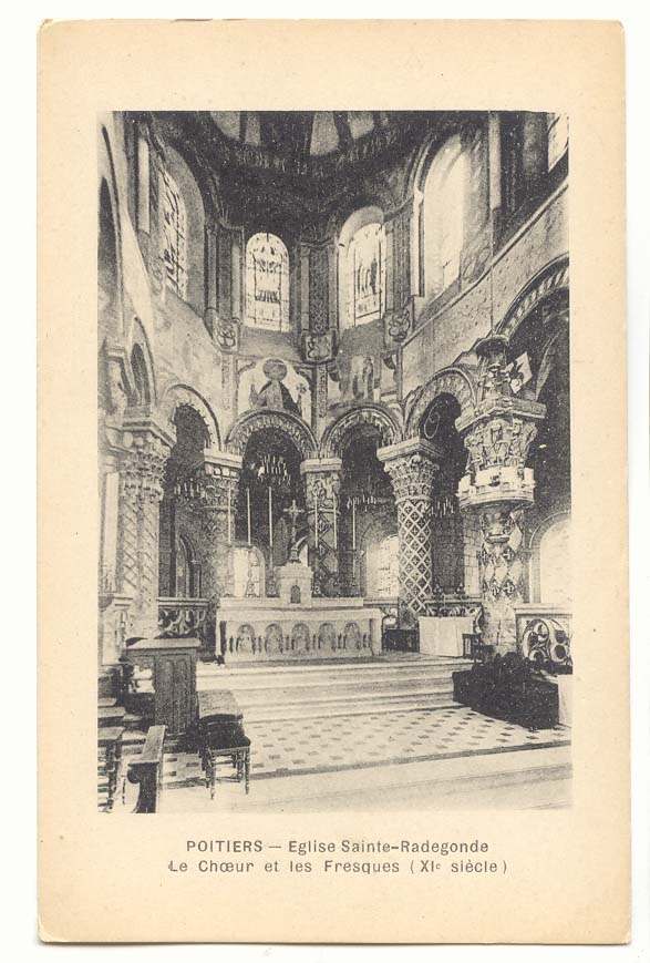 Poitiers CPA Eglise Sainte Radegonde le choeur et les fresques (11eme)