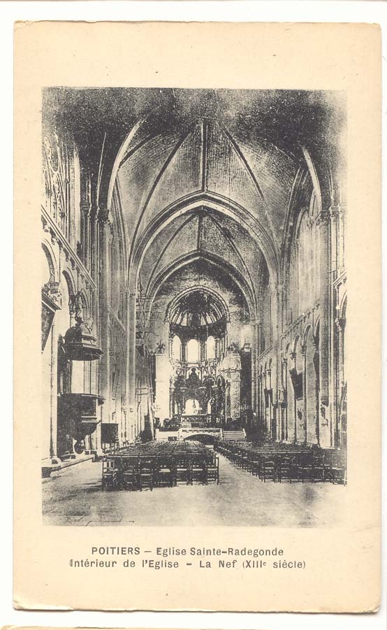 Poitiers CPA Eglise Sainte Radegonde Interieur de l'eglise La Nef (13eme)