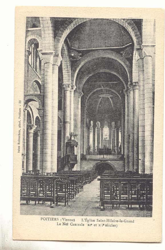 Poitiers CPA Eglise Saint Hilaire le Grand La nef (11eme et 12eme)