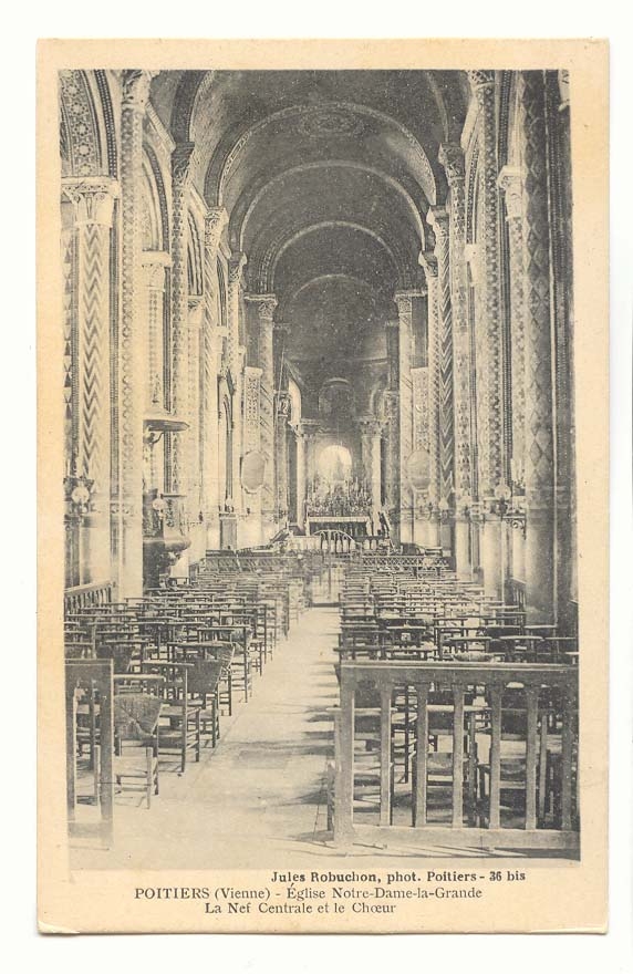Poitiers CPA Eglise Notre Dame la Grande La nef centrale et le choeur