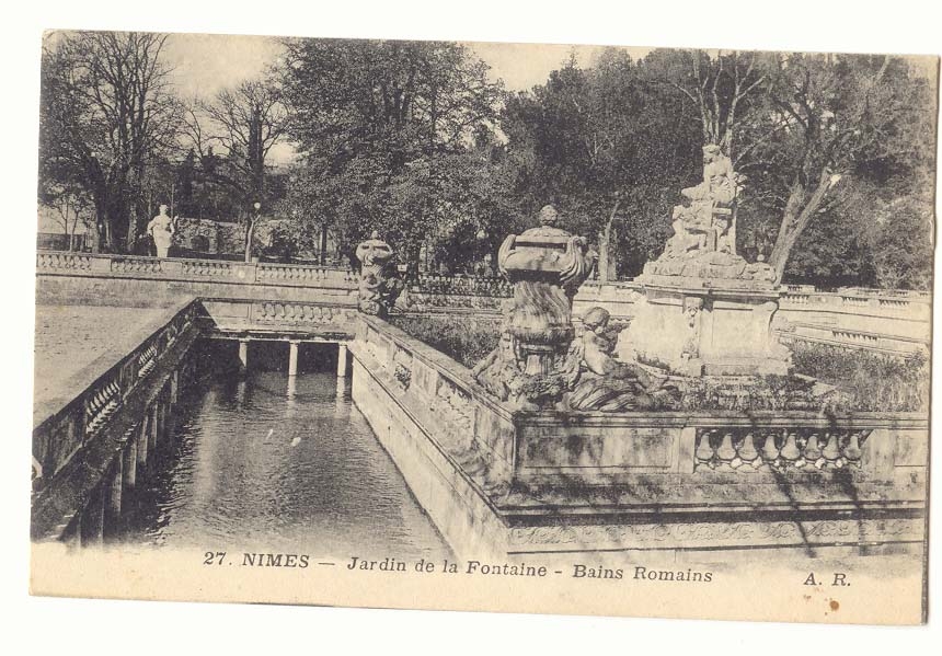 Nimes CPM Jardin de la fontaine Bains romains