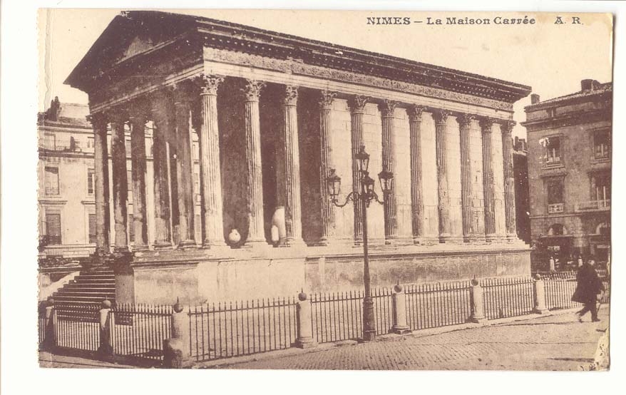 Nimes CPM La maison carree