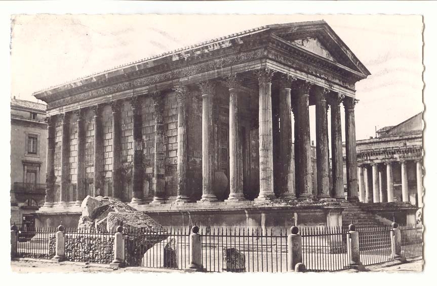 Nimes CPM La maison carree