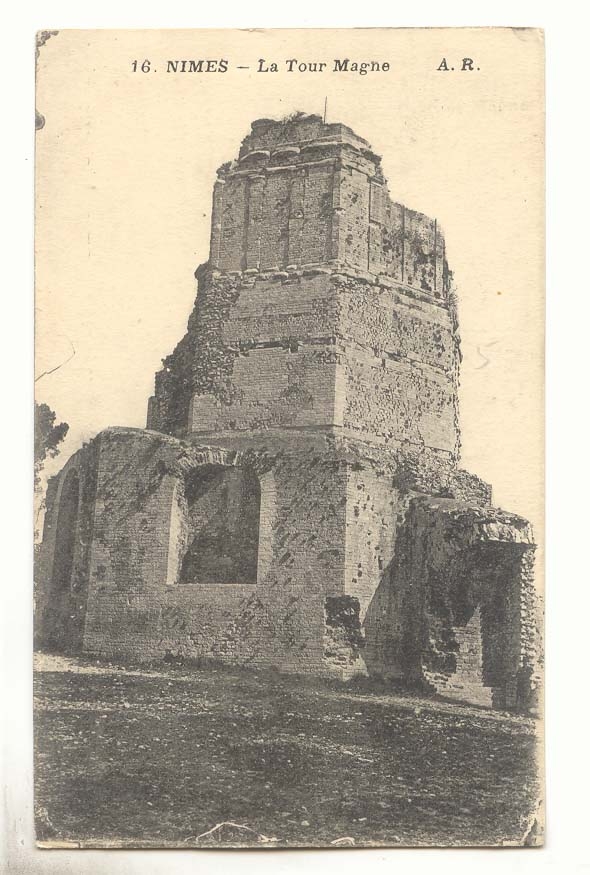 Nimes CPA La Tour Magne
