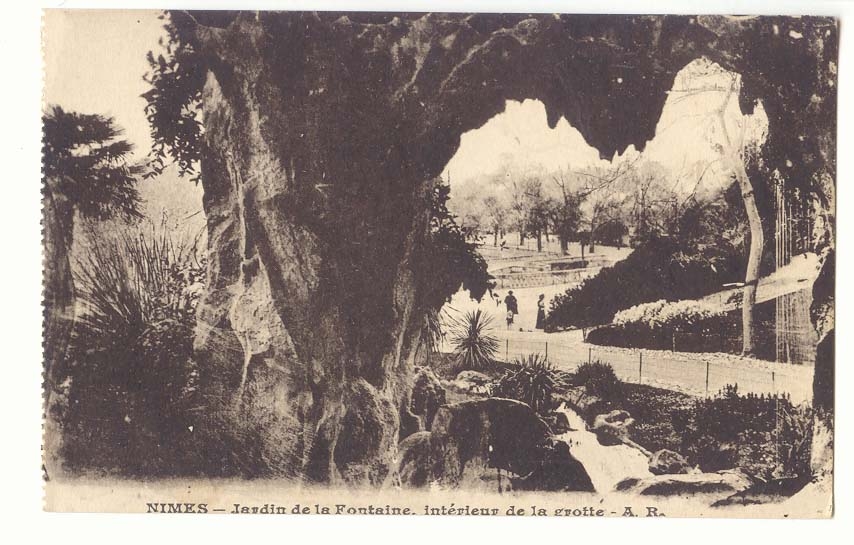 Nimes CPA Jardin de la fontaine interieur de la grotte