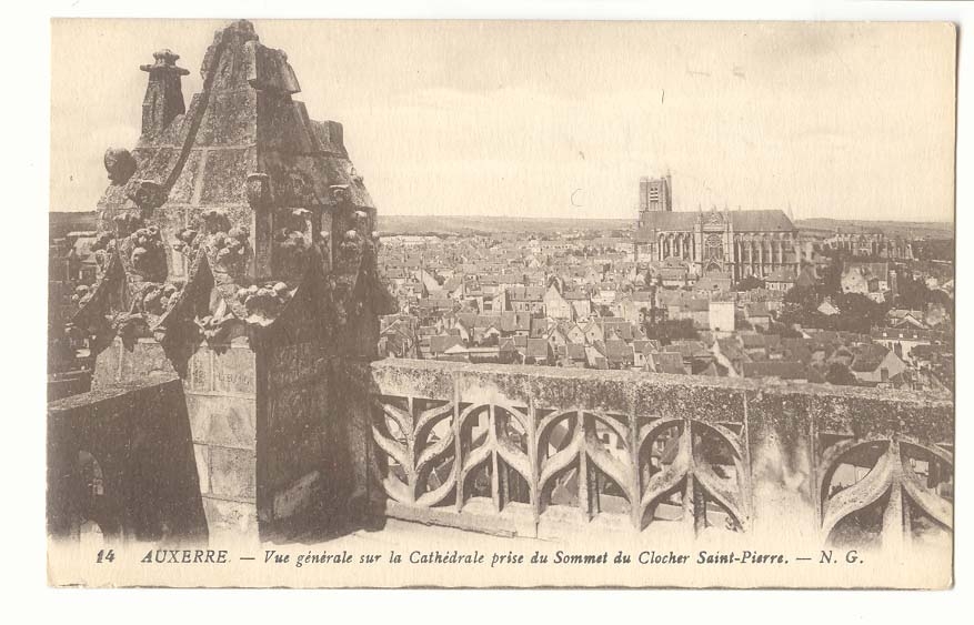 Auxerre CPA Vue generale sur la cathedrale prise du sommet du clocher Saint Pierre