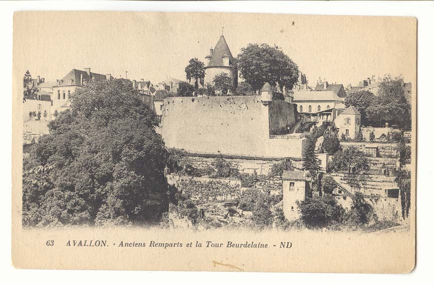Avallon CPA Anciens remparts et la tour Beurdelaine