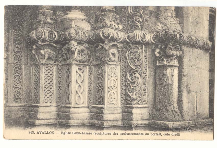 Avallon CPA Eglise Saint Lazare (sculptures des soubassements du portail cote droit)