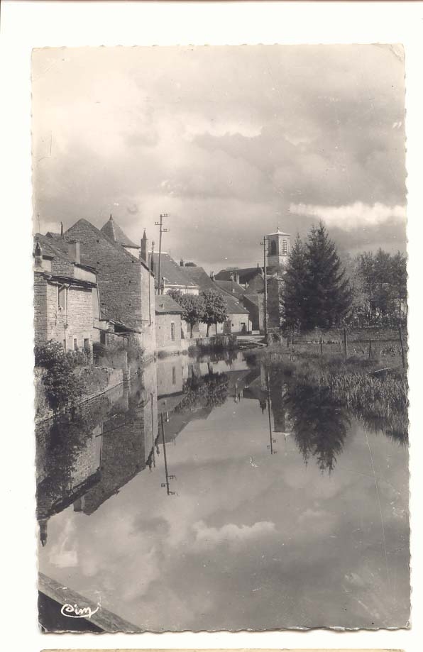 L'Isle sur Serein CPM Un bord du Serein