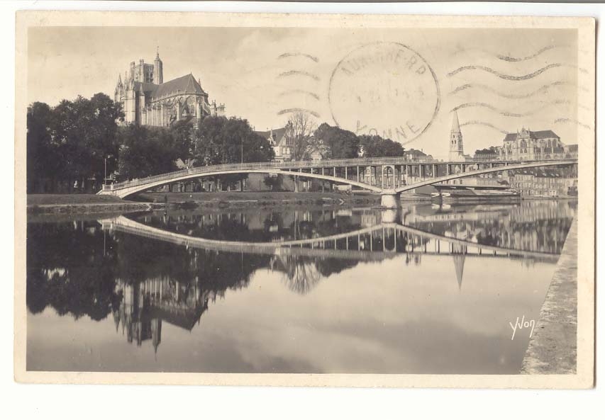 Auxerre CPM La passerelle sur l'Yonne et la cathedrale