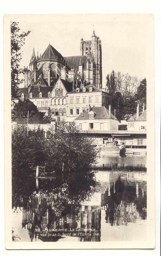 Auxerre CPA La cathedrale vue prise du bord de l'Yonne