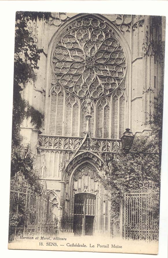 Sens CPA Cathedrale Le portail Moise