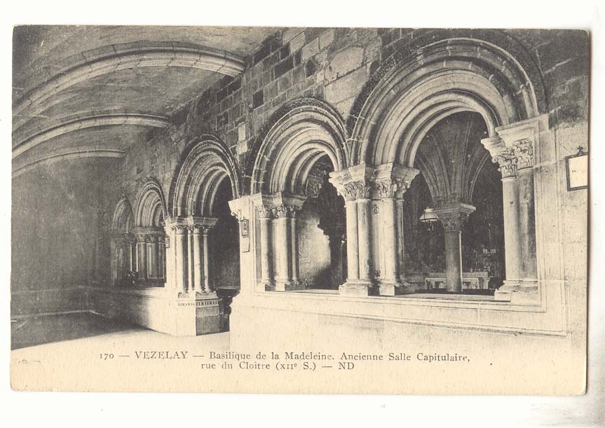Vezelay CPA Basilique de la MAdeleine Ancienne salle capitulaire rue du Cloitre (12eme)