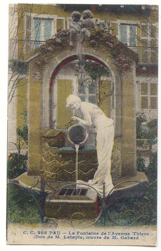 Pau CPA La fontaine de l'avenue thiers (don de M Lataplie oeuvre de M Gabard)
