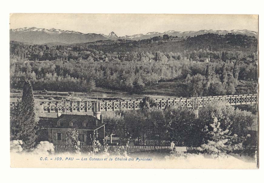 Pau CPA les coteaux et la chaine des Pyrenees