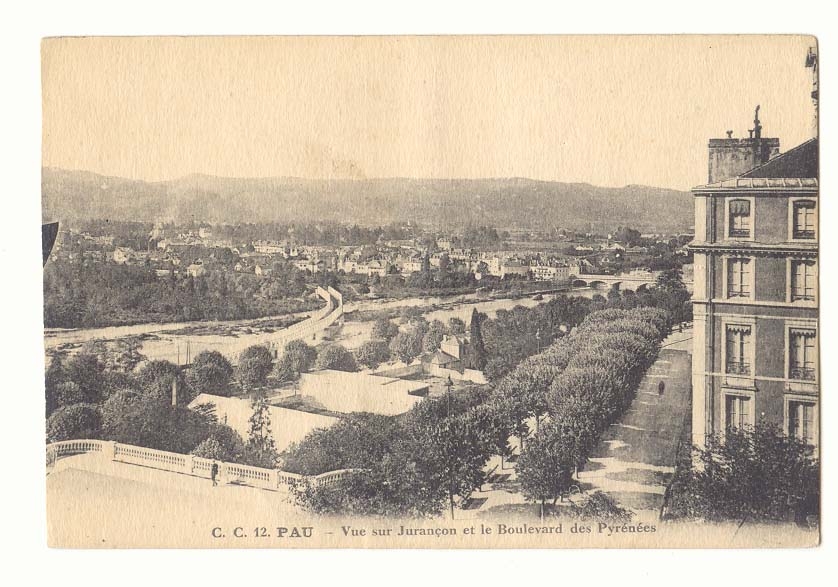 Pau CPA Vue sur le jurancon et le boulevard des Pyrenees