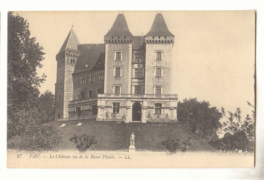Pau CPA Le chateau vu de la basse plante