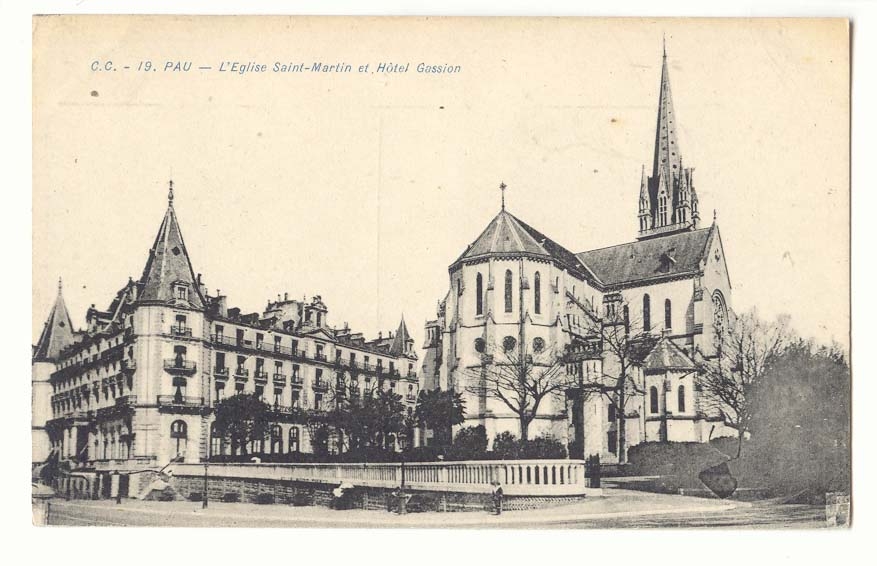 Pau CPA L'eglise Saint Martin et Hotel gassion
