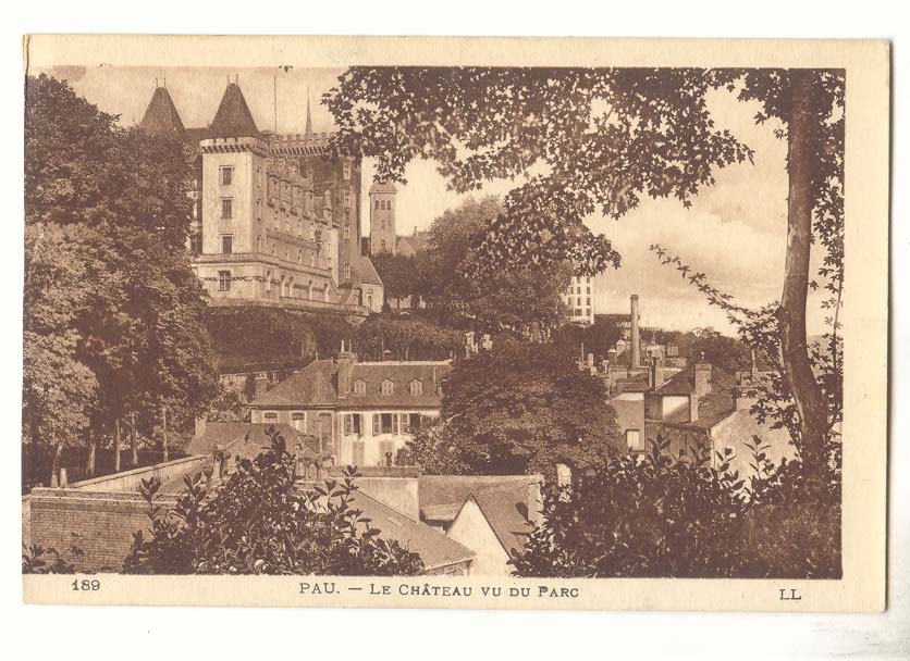Pau CPA Le chateau vu du parc