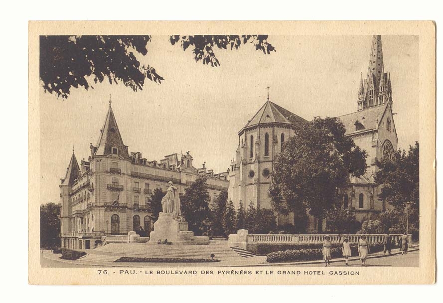 Pau CPA Le boulevard des Pyrenees et le grand Hotel Gassion