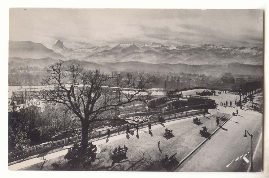 Pau CPA la chaine des Pyrenees et le pic du midi d'ossau