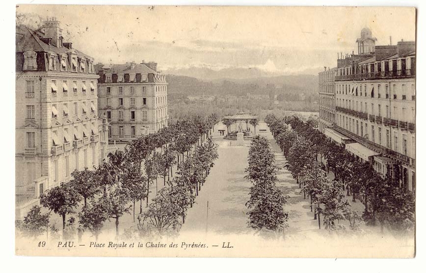 Pau CPA Place royale et la chaine des Pyrenees